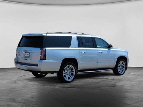 Used 2020 GMC Yukon XL SLT w/ Premium Edition AWD/4WD image 7