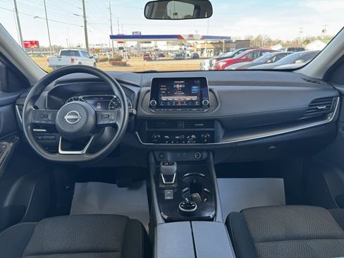 Used 2024 Nissan Rogue SV image 8