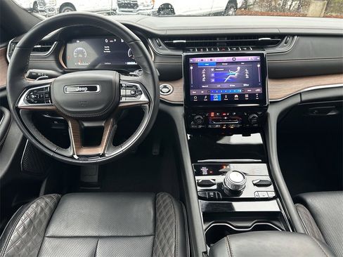 Certified 2025 Jeep Grand Cherokee Summit image 9