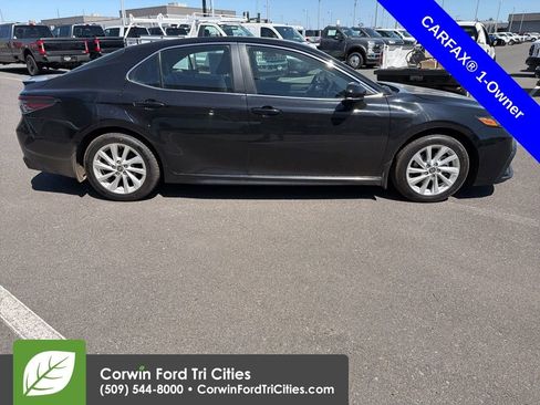Used 2024 Toyota Camry SE FWD image 8