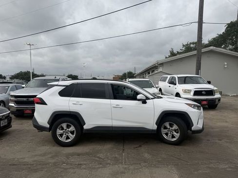 Used 2019 Toyota RAV4 XLE FWD image 4