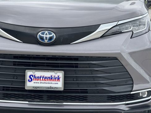 Used 2022 Toyota Sienna XLE FWD image 8