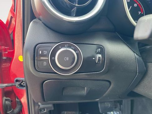Used 2019 Alfa Romeo Giulia AWD w/ Cold Weather Package image 18