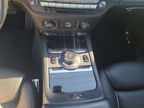 Used 2015 Rolls-Royce Ghost image 20