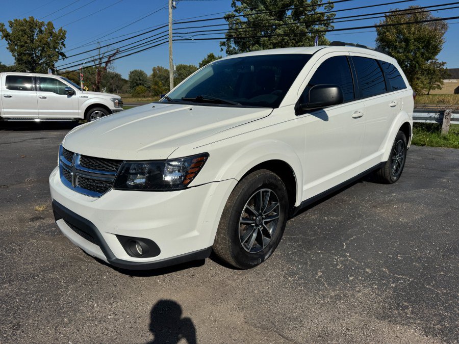 Used 2018 Dodge Journey SXT w/ Blacktop Package FWD image 1