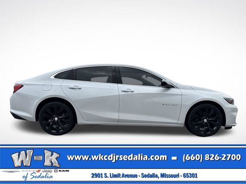 Used 2018 Chevrolet Malibu Premier w/ Premier Sun and Wheel Package FWD image 7