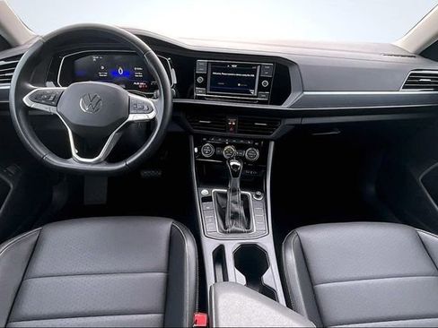 Used 2024 Volkswagen Jetta SE image 7