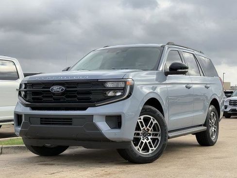 New 2026 Ford Expedition Active image 2