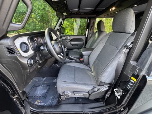 Used 2025 Jeep Wrangler Sport AWD/4WD image 24