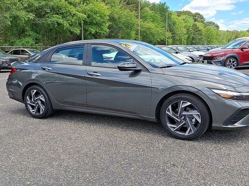 Used 2025 Hyundai Elantra Sport FWD image 2