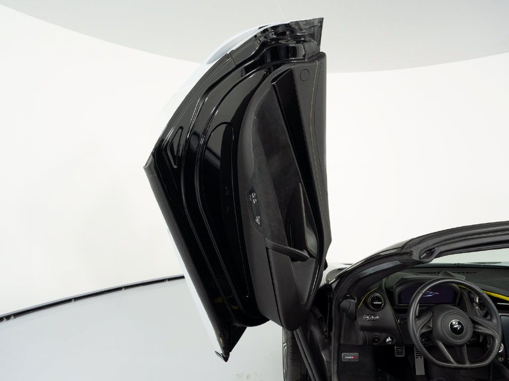 Used 2020 McLaren 720S Performance RWD image 11