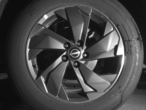 Used 2025 Nissan Rogue SV image 14