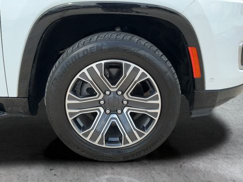 Certified 2024 Jeep Wagoneer Series II w/ Flexible Seating Group RWD image 24