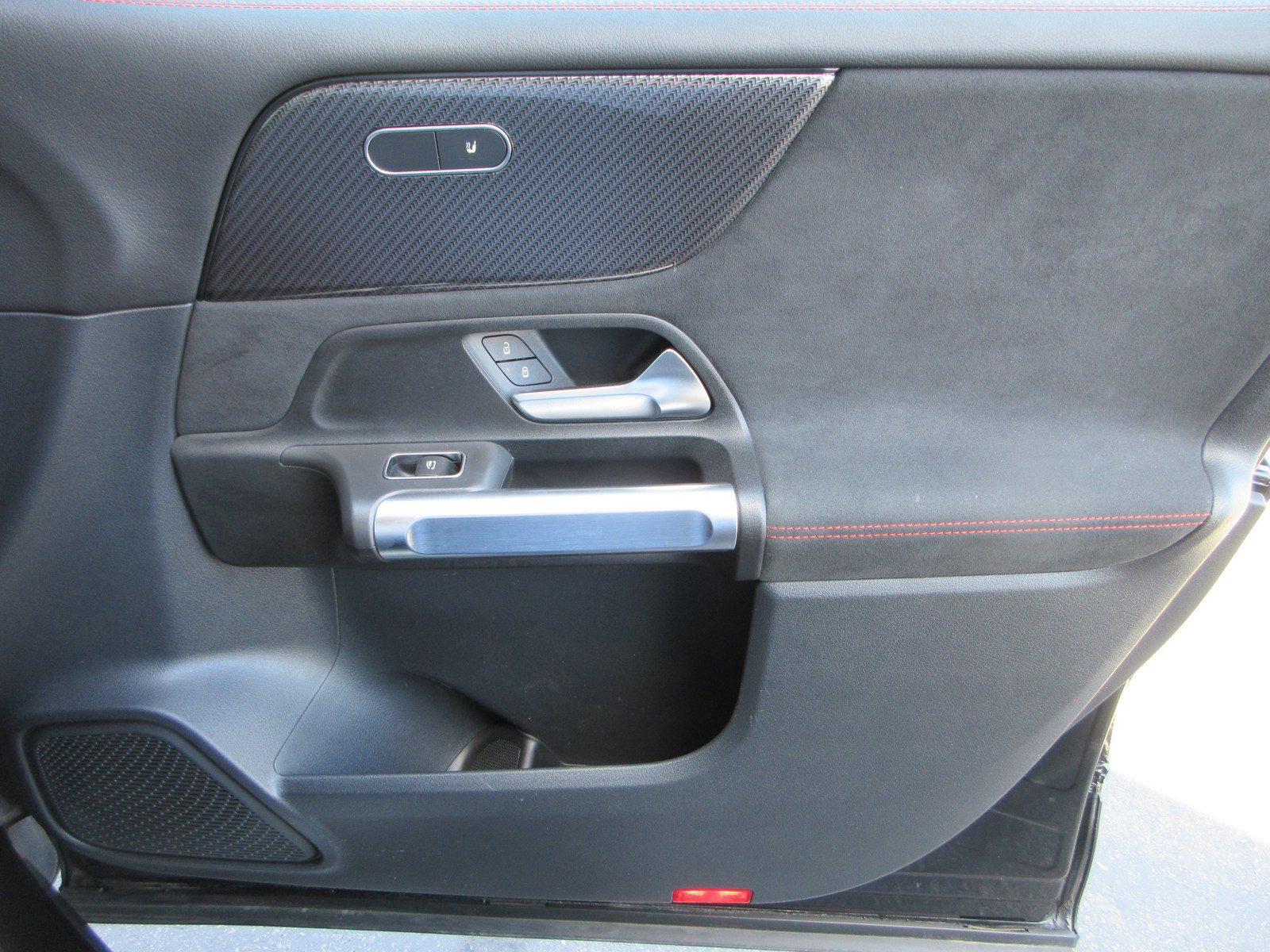 Used 2022 Mercedes-Benz GLB 250 4MATIC image 24