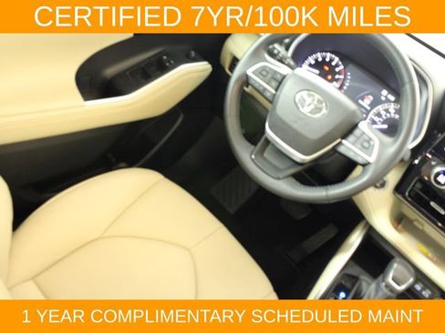 Used 2023 Toyota Highlander XLE FWD image 16