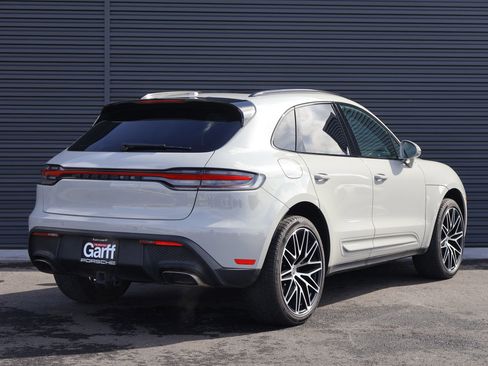 Certified 2022 Porsche Macan image 10
