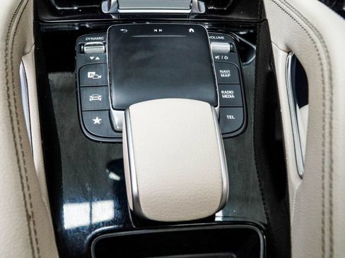 Used 2023 Mercedes-Benz GLE 450 4MATIC w/ Premium Package image 17