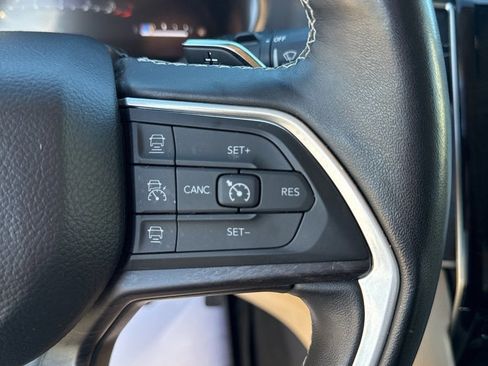 Used 2022 Jeep Grand Cherokee L Limited w/ Luxury Tech Group II image 22