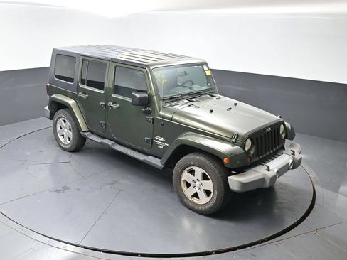 Used 2008 Jeep Wrangler Unlimited Sahara w/ Dual Top Group AWD/4WD image 13