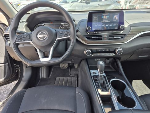 Used 2024 Nissan Altima 2.5 SV FWD image 19
