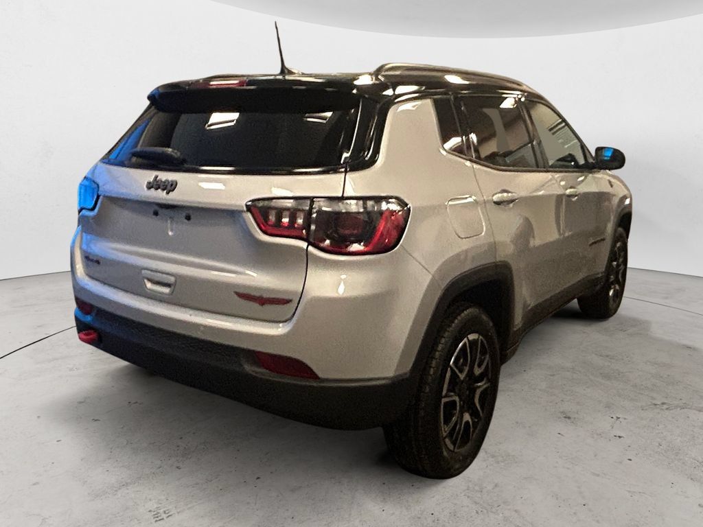 Used 2025 Jeep Compass Trailhawk AWD/4WD image 5