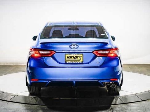 Certified 2020 Toyota Camry SE image 4