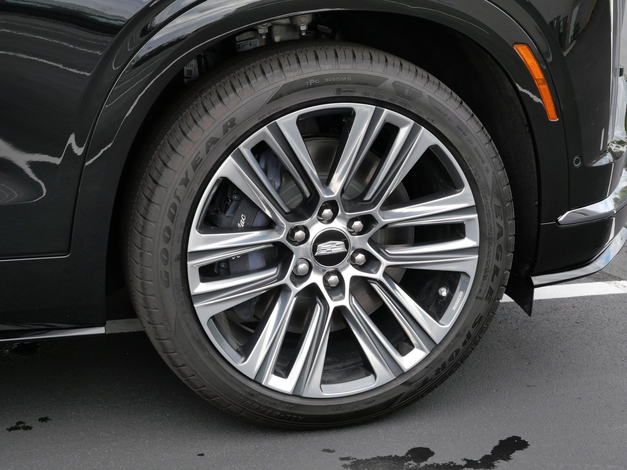 Certified 2026 Cadillac Vistiq Sport w/ LPO, Floor Liner Package AWD/4WD image 15