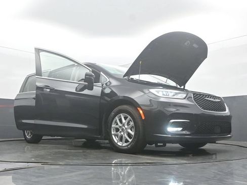 Used 2023 Chrysler Pacifica Touring-L FWD image 56