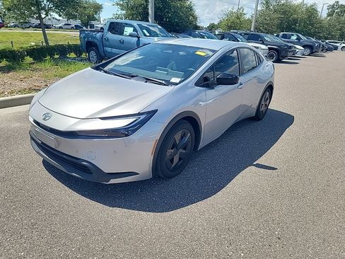 Used 2025 Toyota Prius LE FWD image 1