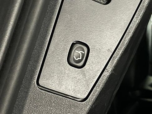 Used 2017 Dodge Grand Caravan SXT w/ Driver Convenience Group FWD image 32
