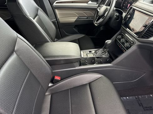 Used 2023 Volkswagen Atlas SE w/ Panoramic Sunroof Package FWD image 16