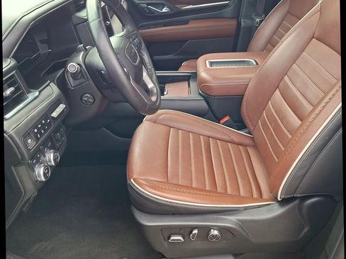 Used 2023 GMC Yukon XL Denali Ultimate AWD/4WD image 7