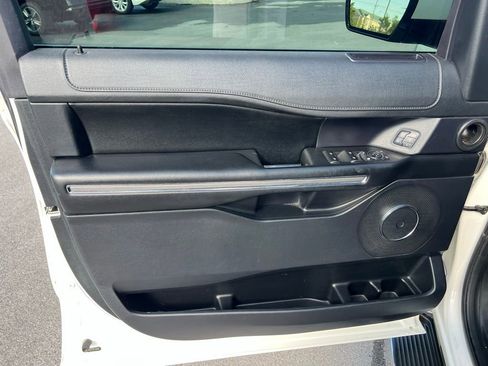 Used 2020 Ford Expedition XLT w/ Equipment Group 202A AWD/4WD image 14