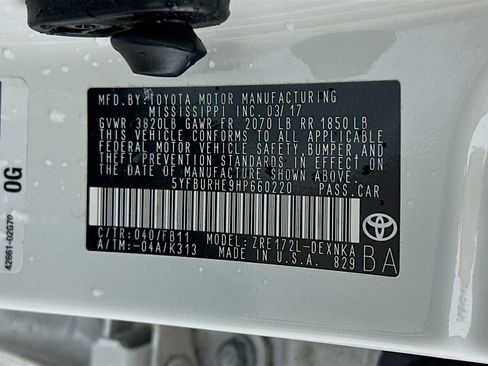 Used 2017 Toyota Corolla LE FWD image 12