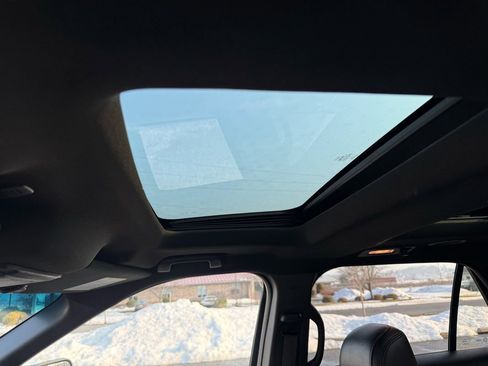 Used 2017 Ford Explorer XLT w/ Equipment Group 202A image 28