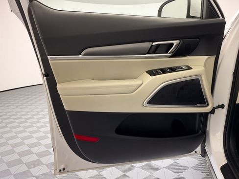 Used 2025 Kia Telluride S FWD image 14
