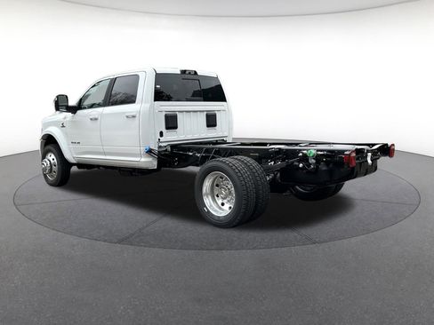 New 2026 RAM 4500 4x4 Crew Cab DRW image 3