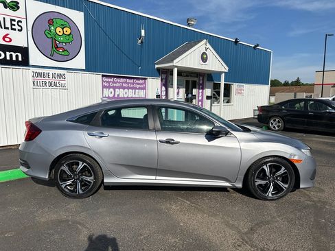 Used 2017 Honda Civic Touring image 9