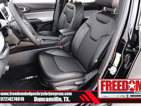 New 2026 Jeep Compass Latitude image 13