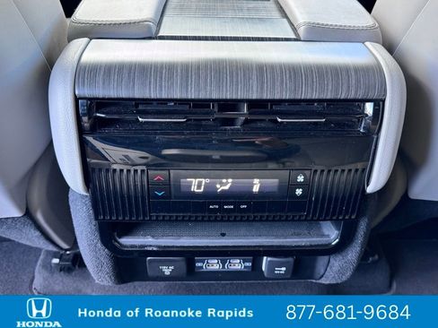 Used 2024 Jeep Wagoneer L Series II w/ Flexible Seating Group image 33