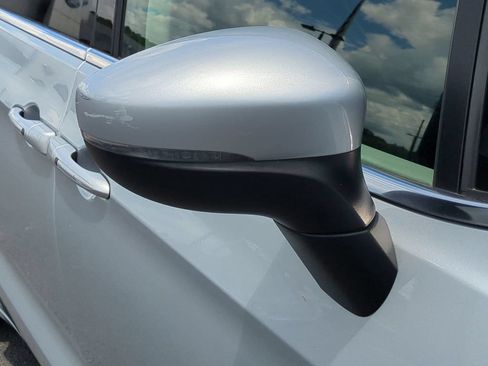 Used 2023 Chrysler Pacifica Touring-L FWD image 14