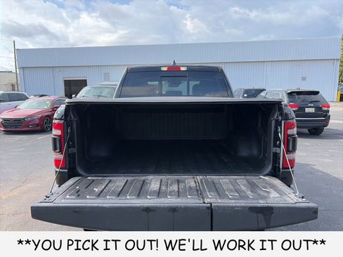 Used 2020 RAM 1500 Limited w/ Black Appearance Package AWD/4WD image 7