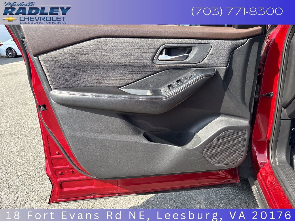 Used 2021 Nissan Rogue SV AWD/4WD image 12