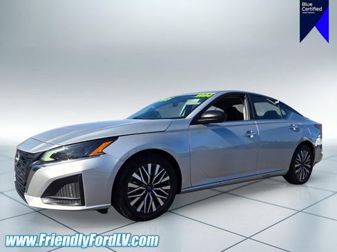 Used 2024 Nissan Altima 2.5 SV FWD image 3