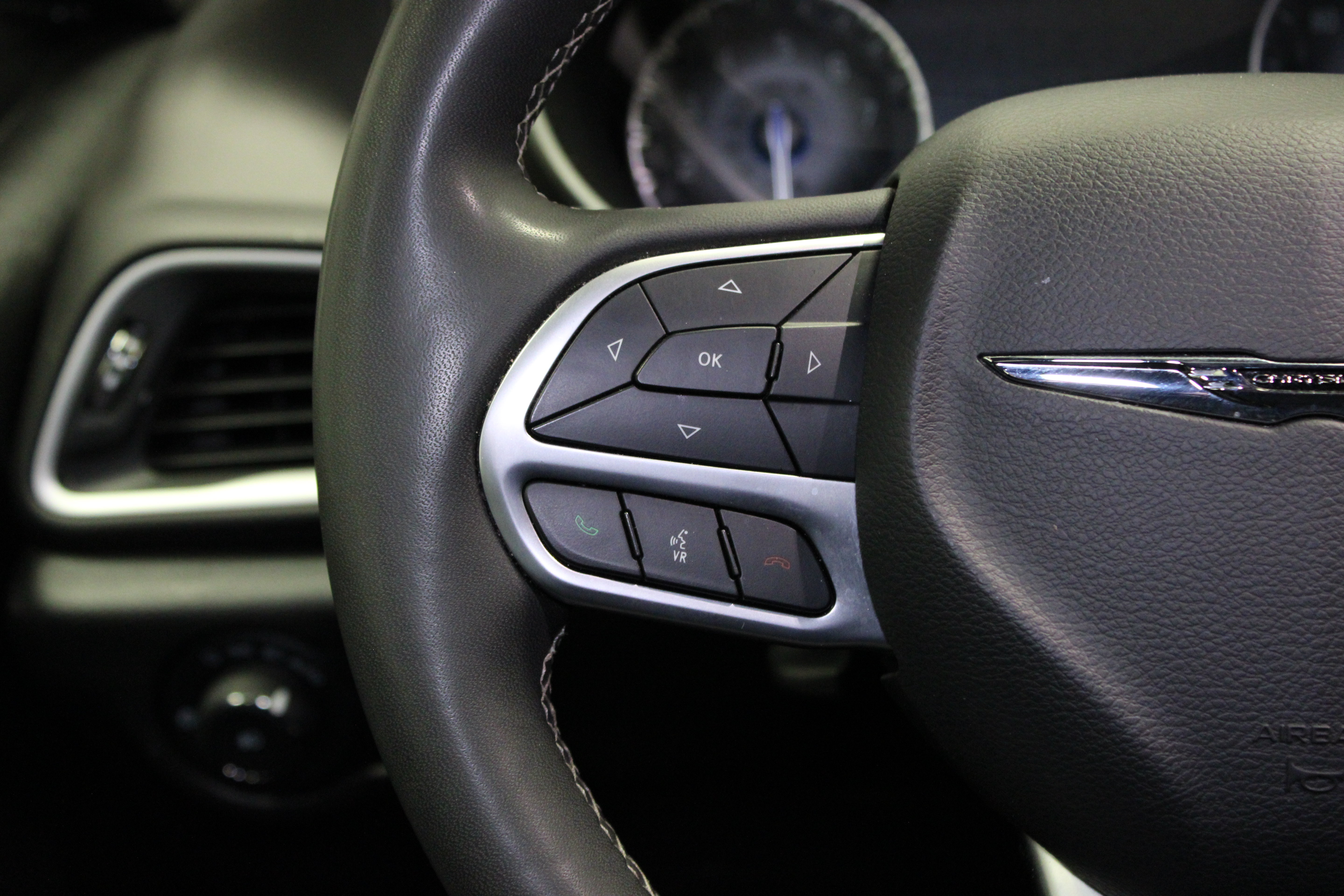 Used 2025 Chrysler Pacifica Select FWD image 29