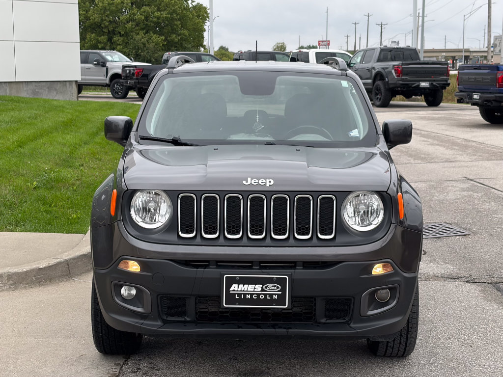 Used 2018 Jeep Renegade Latitude w/ Cold Weather Group AWD/4WD image 8