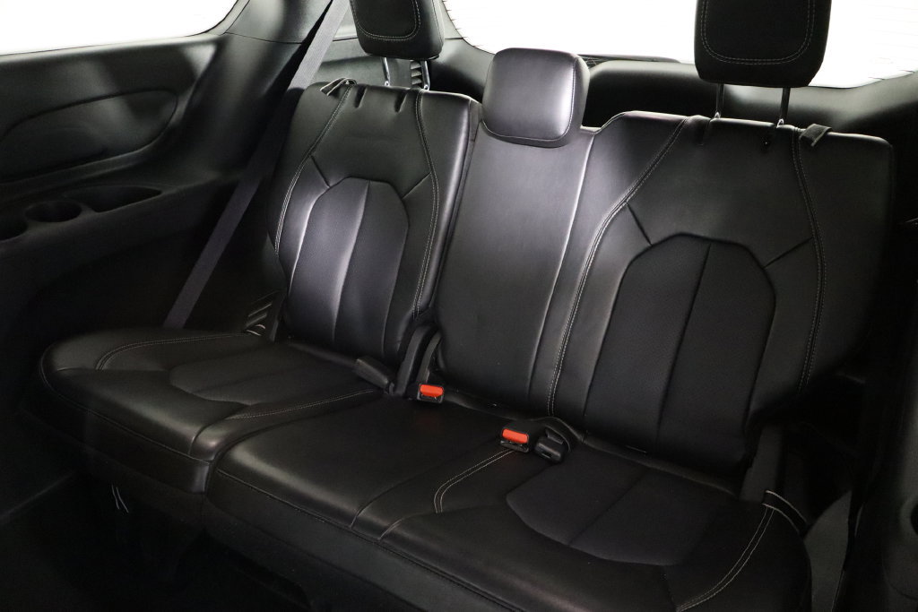 Used 2025 Chrysler Pacifica Select FWD image 17