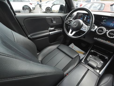 Used 2023 Mercedes-Benz GLB 250 4MATIC w/ Premium Package image 48