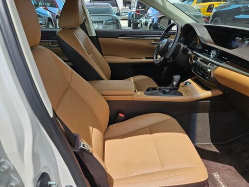 Used 2017 Lexus ES 350 w/ Premium Package FWD image 17