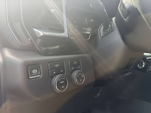 Used 2025 Chevrolet Silverado 1500 LT AWD/4WD image 20